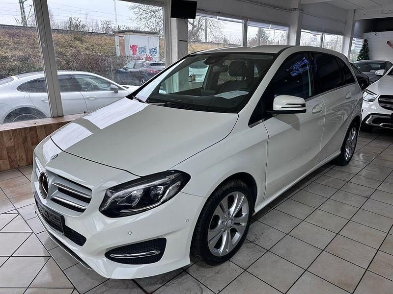 Gebraucht Mercedes B200 136 PS (100 kW) 2017 Calcitweiss/zirrusweiss Van / Kleinbus