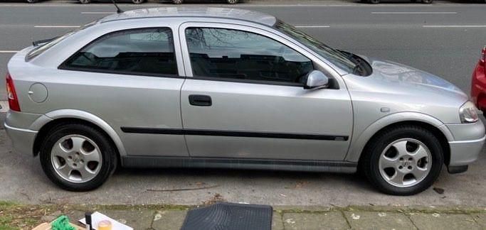 Gebraucht Opel Astra Edition 84 PS (61 kW) 2000 Silber Limousine