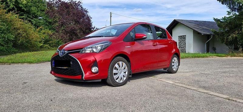 Rot Gebraucht 2016 Toyota Yaris Style Limousine | 9.500 € (Superpreis) - Bild 1/4