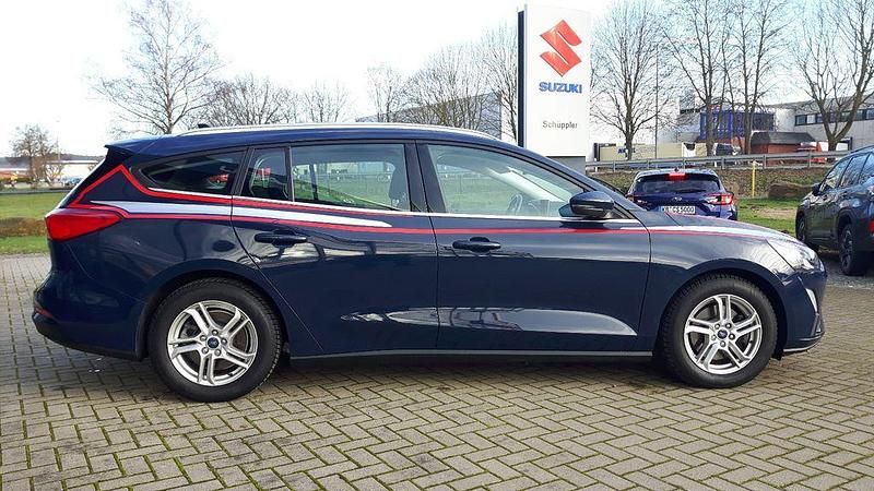 Gebraucht Ford Focus Cool & Connect 125 PS (91 kW) 2019 Blau Limousine