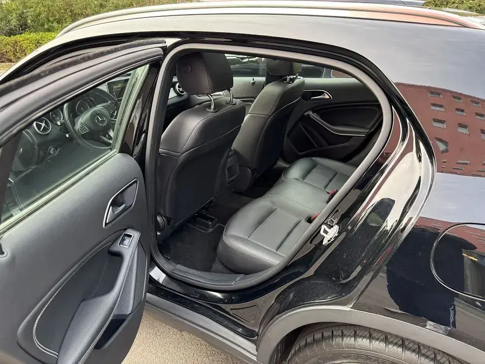 Gebraucht Mercedes GLA180 122 PS (89 kW) 2016 Schwarz SUV