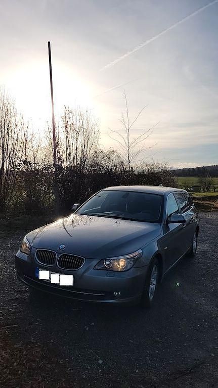 Gebraucht BMW 523 190 PS (139 kW) 2009 Grau Kombi