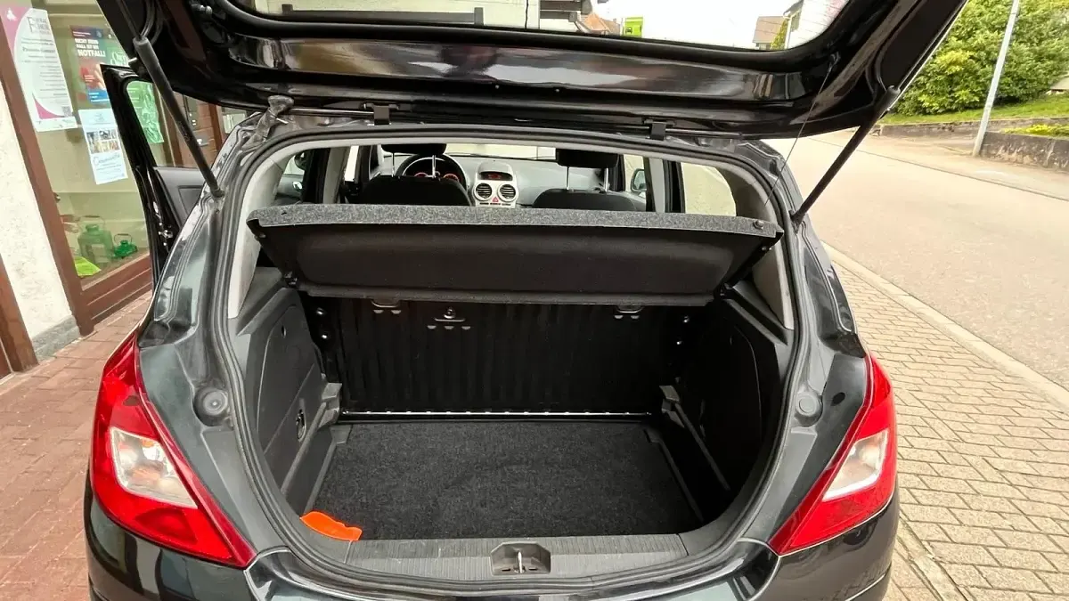 Second-hand Opel Corsa 80 CP (58 kW) 2009 Negru Hatchback