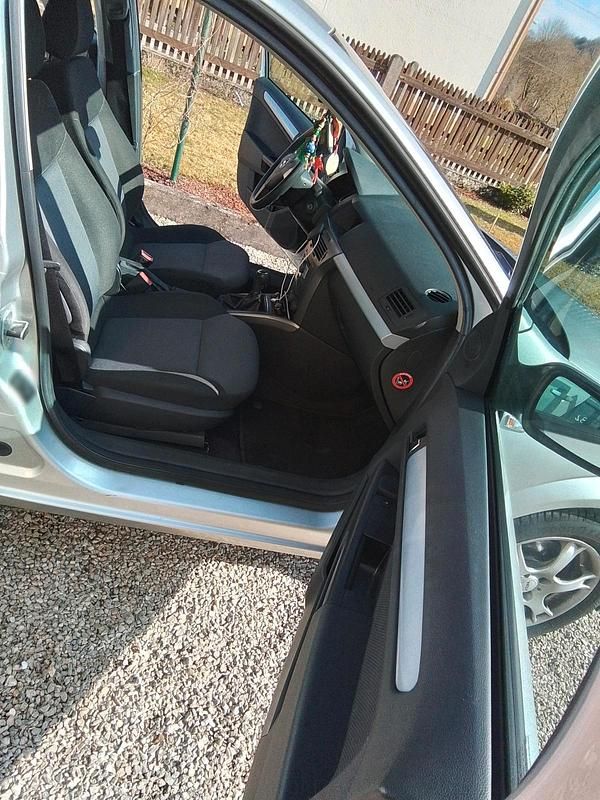 Gebraucht Opel Astra 90 PS (66 kW) 2005 Silber Limousine