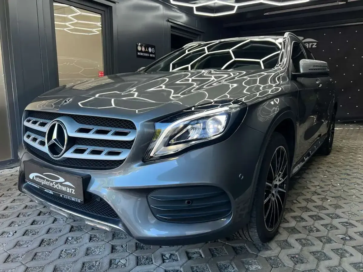 Gebraucht Mercedes GLA180 AMG line 122 PS (89 kW) 2018 Grau SUV