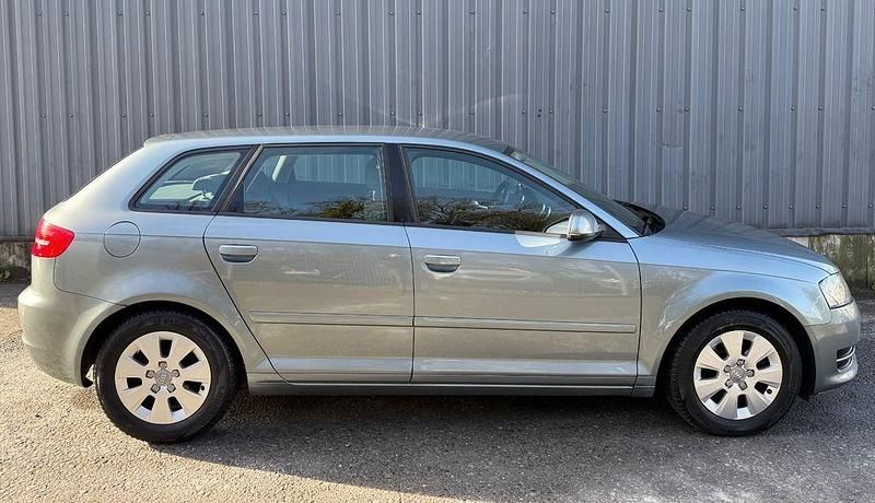 Gebraucht Audi A3 Attraction 105 PS (77 kW) 2010 Grau Kombi