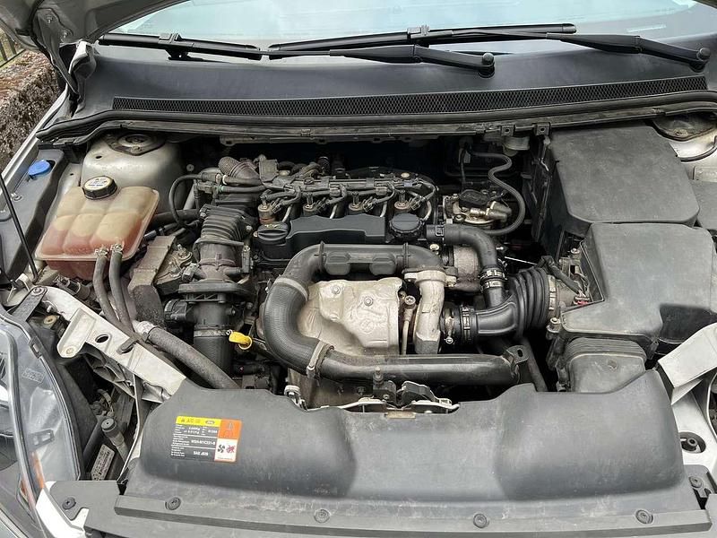 Silber Gebraucht 2009 Ford Focus Style Limousine | 2.700 € (Fairer Preis) - Bild 1/4