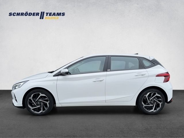 Gebraucht Hyundai i20 Intro Edition 101 PS (74 kW) 2022 Polar white Limousine