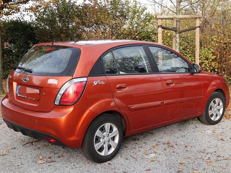 Gebraucht Kia Rio 98 PS (72 kW) 2010 Orange Kleinwagen
