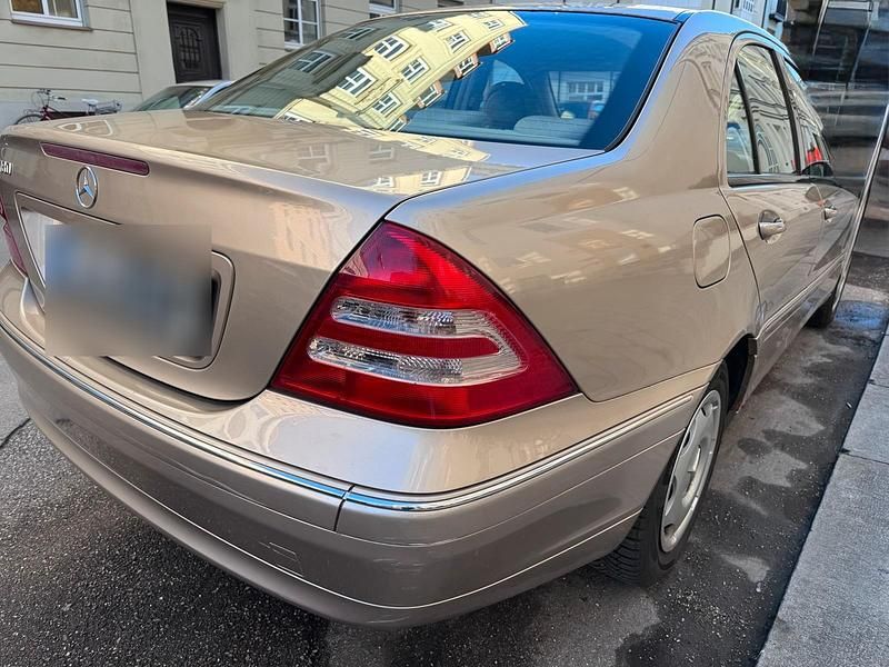 Gebraucht Mercedes C180 129 PS (94 kW) 2000 Gold Limousine