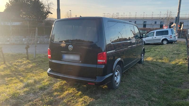 Second-hand VW Caravelle 180 CP (132 kW) 2011 Negru Van
