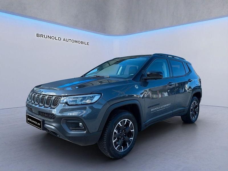 Grau Gebraucht 2022 Jeep Compass Trailhawk SUV | 29.900 € (Fairer Preis) - Bild 1/4