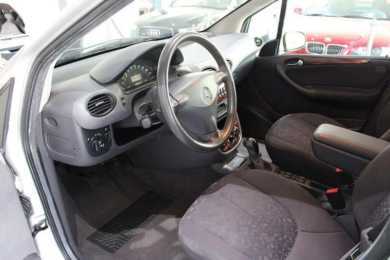 Gebraucht Mercedes A140 Elegance 82 PS (60 kW) 2002 Polarsilber Van / Kleinbus