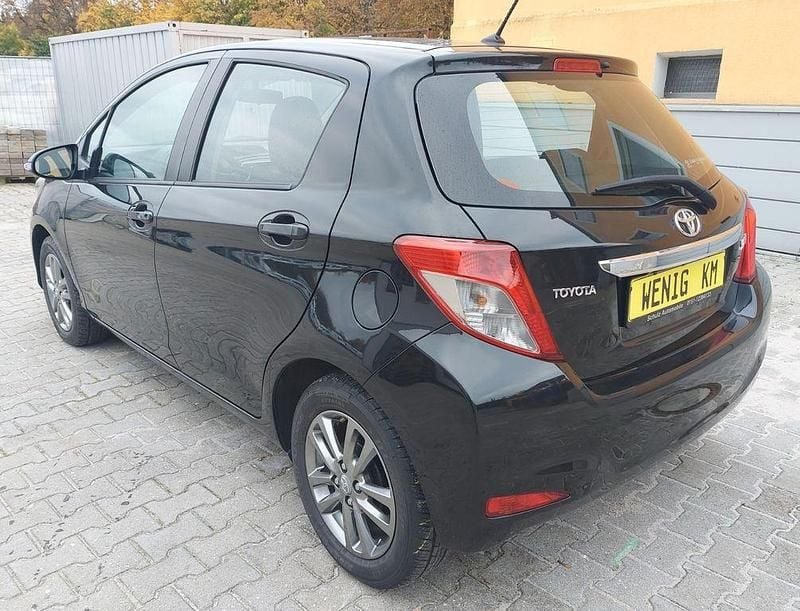 Gebraucht Toyota Yaris Life 99 PS (72 kW) 2012 Schwarz Limousine