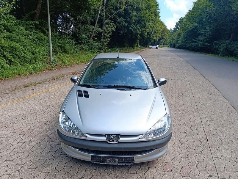 Silber Gebraucht 2005 Peugeot 206 Limousine | 1.699 € (Fairer Preis) - Bild 1/4