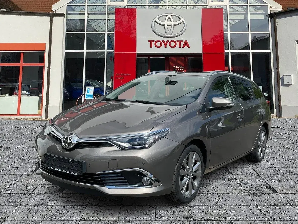 Gebraucht Toyota Auris Executive 116 PS (85 kW) 2017 Gray metallic Kombi
