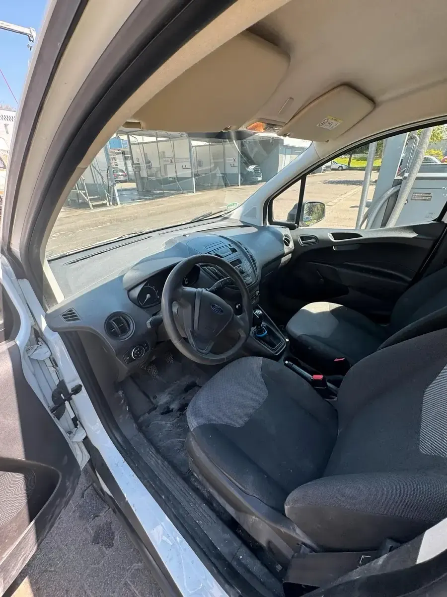 Gebraucht Ford Transit 101 PS (74 kW) 2019 Weiß Van / Kleinbus