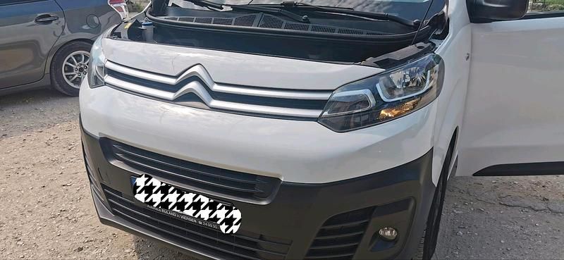 Weiß Gebraucht 2019 Citroën Jumpy Van / Kleinbus | 18.950 € (Etwas zu teuer) - Bild 1/4