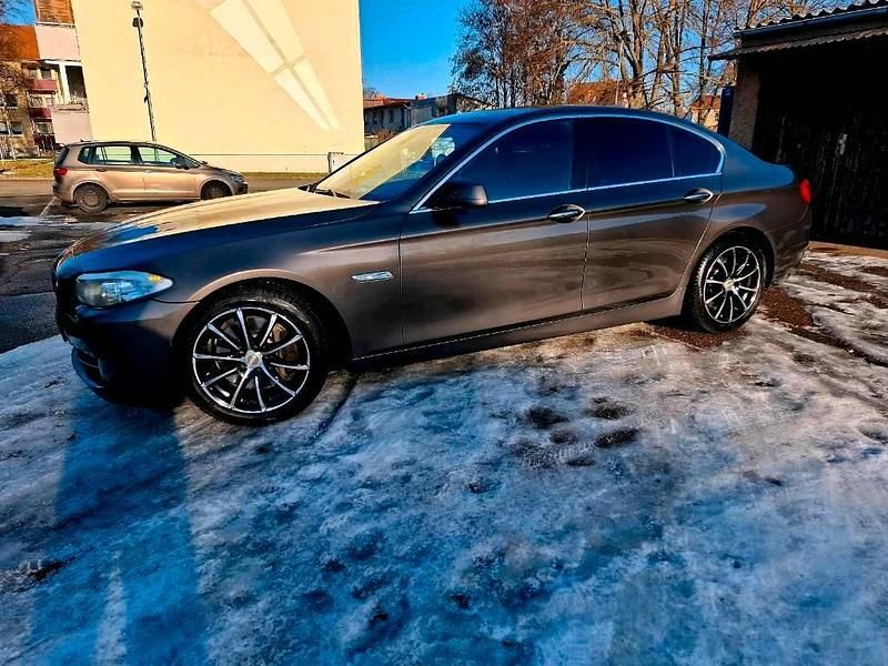 Second-hand BMW 530 245 CP (180 kW) 2011 Maro Berlinǎ