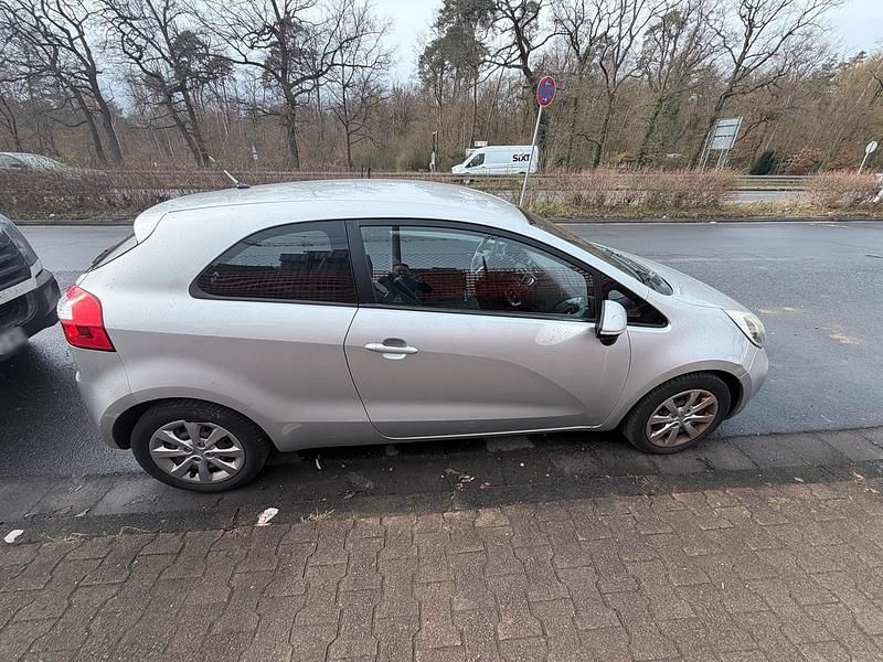 Gebraucht Kia Rio Edition 7 86 PS (63 kW) 2013 Grau Coupé