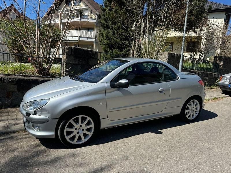 Grau Gebraucht 2004 Peugeot 206 CC Platinum Cabrio | 600 € (Superpreis) - Bild 1/4