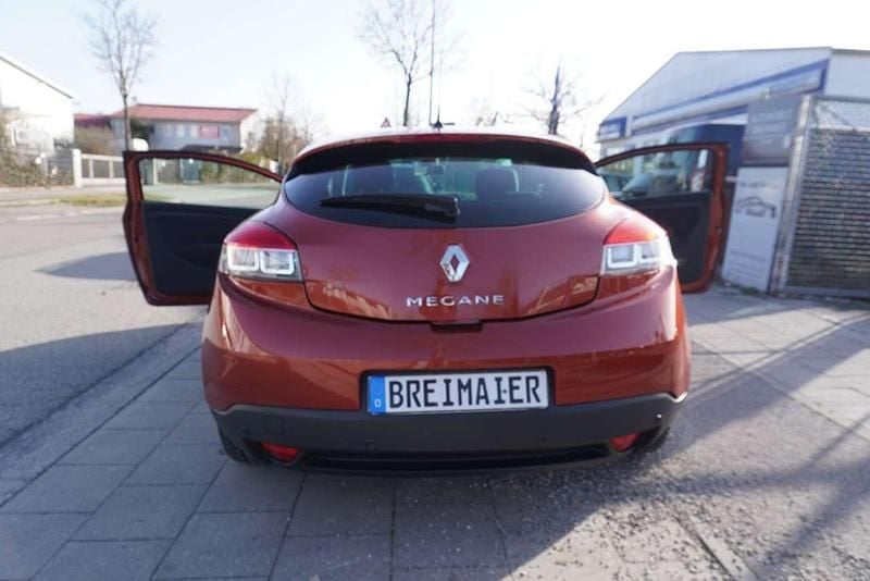 Gebraucht Renault Mégane Coupé Dynamique 110 PS (80 kW) 2010 Orangefarben cayenne Coupé