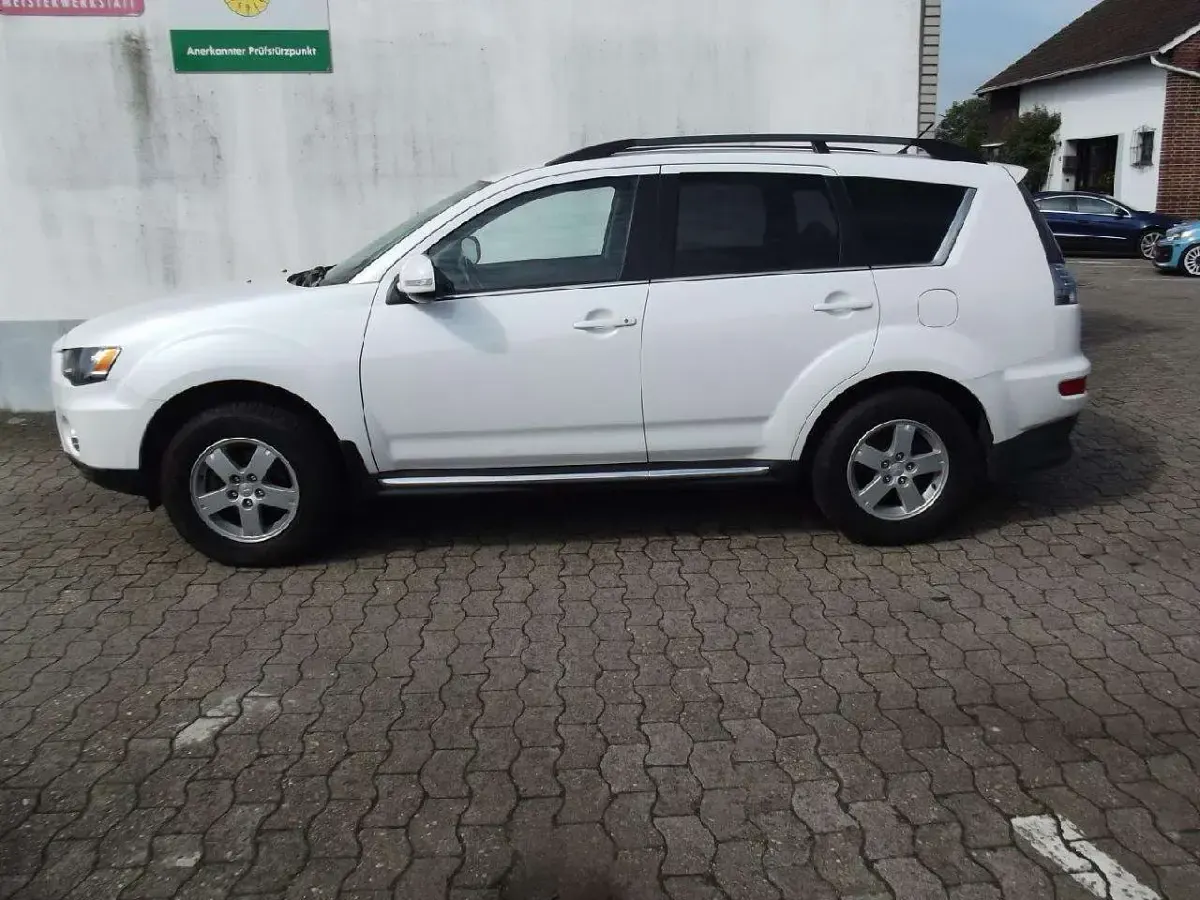 Gebraucht Mitsubishi Outlander Invite 147 PS (108 kW) 2012 Weiß SUV