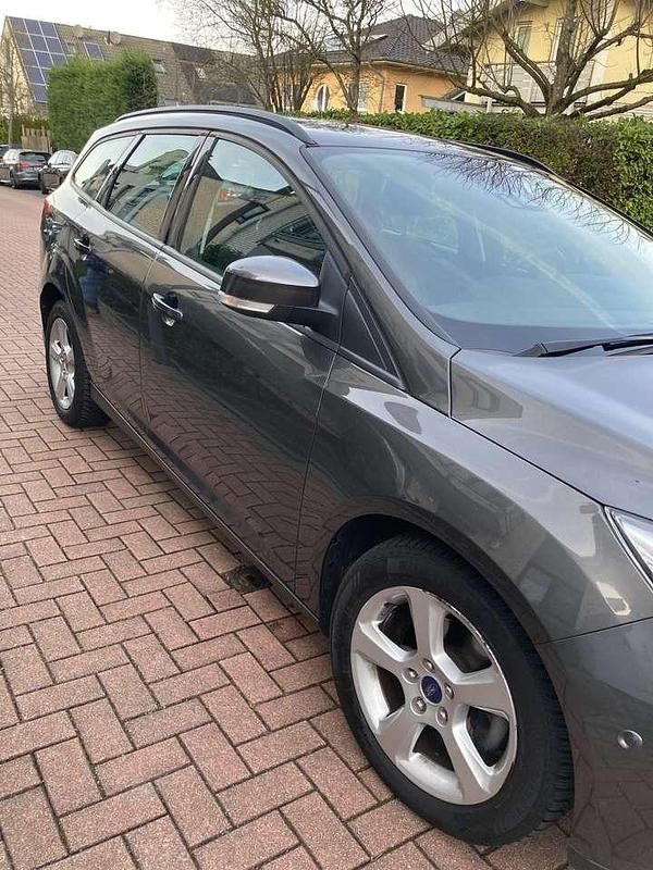 Gebraucht Ford Focus Business Edition 120 PS (88 kW) 2016 Grau Kombi