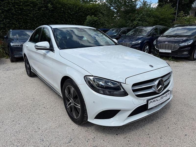 Weiß Gebraucht 2019 Mercedes C220 Avantgarde Limousine | 26.499 € (Fairer Preis) - Bild 1/4