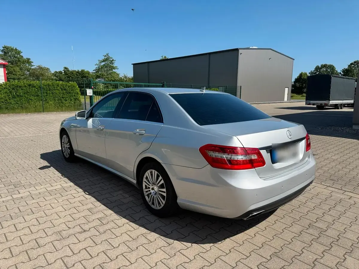 Gebraucht Mercedes E350 231 PS (169 kW) 2010 Silber Limousine