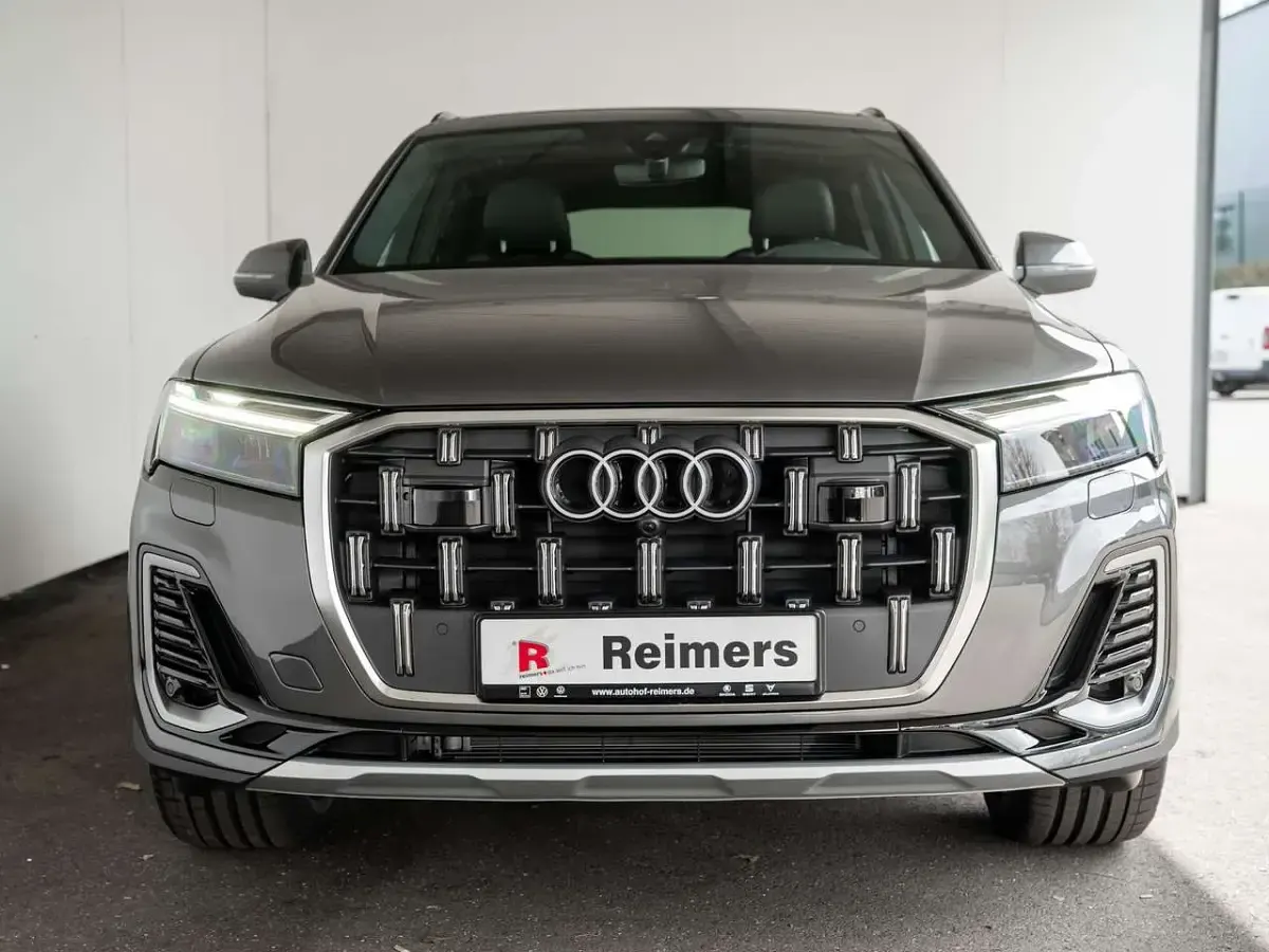 Neu Audi Q7 Ambiente 231 PS (169 kW) 2025 Grau SUV