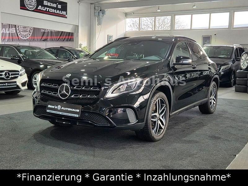 Gebraucht Mercedes GLA220 177 PS (130 kW) 2017 Schwarz SUV