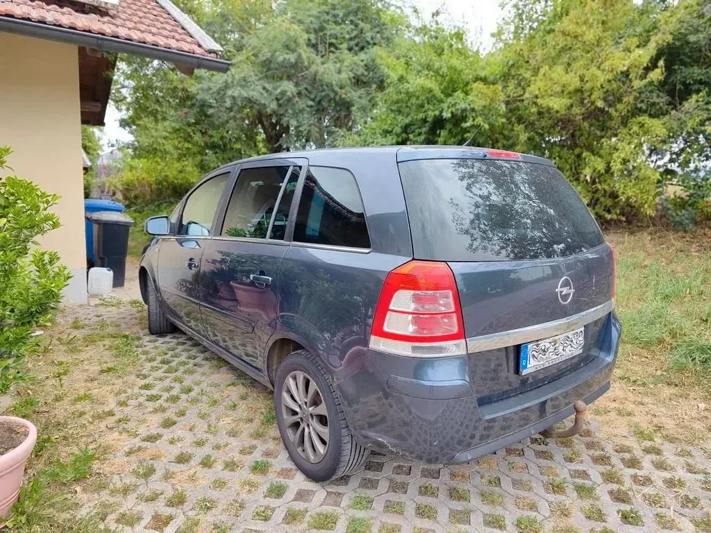 Gebraucht Opel Zafira Edition 140 PS (102 kW) 2010 Blau Van / Kleinbus