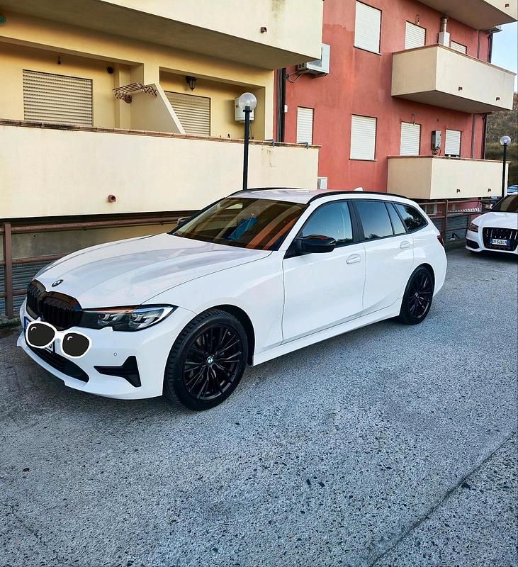 Weiß Gebraucht 2022 BMW 320 Sport Line Kombi | 27.000 € (Fairer Preis) - Bild 1/4