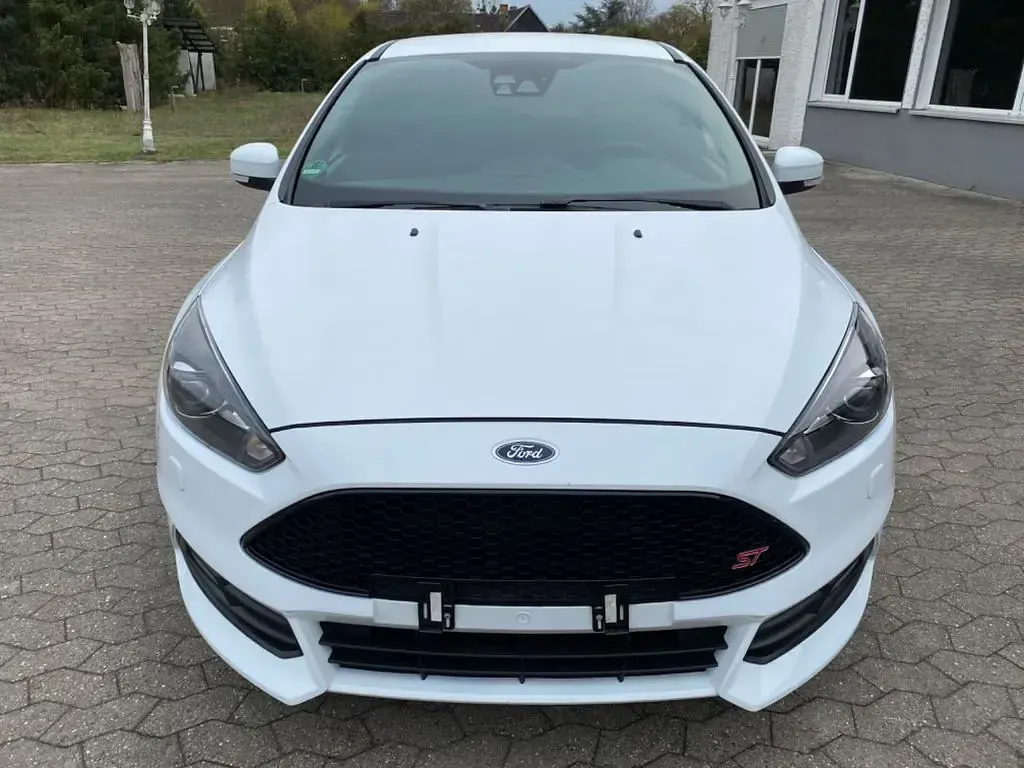 Gebraucht Ford Focus ST 250 PS (183 kW) 2016 Weiß Limousine