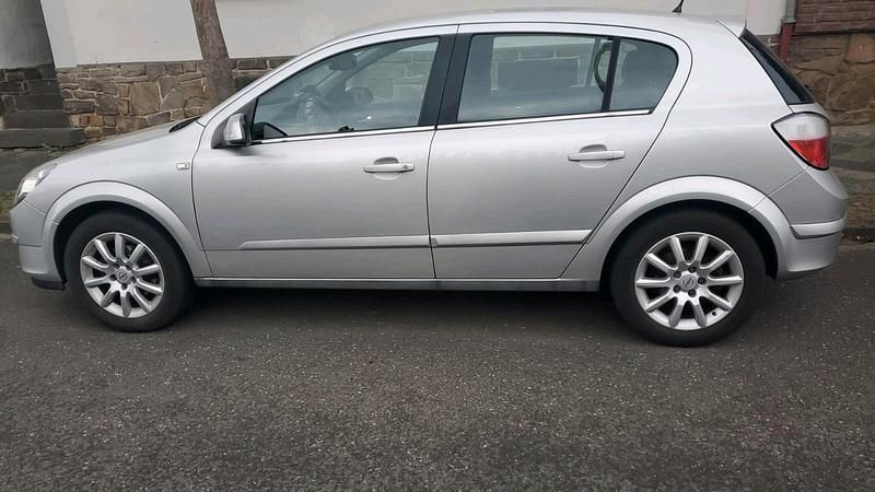 Brugt Opel Astra 125 HK (91 kW) 2004 Grå Hatchback