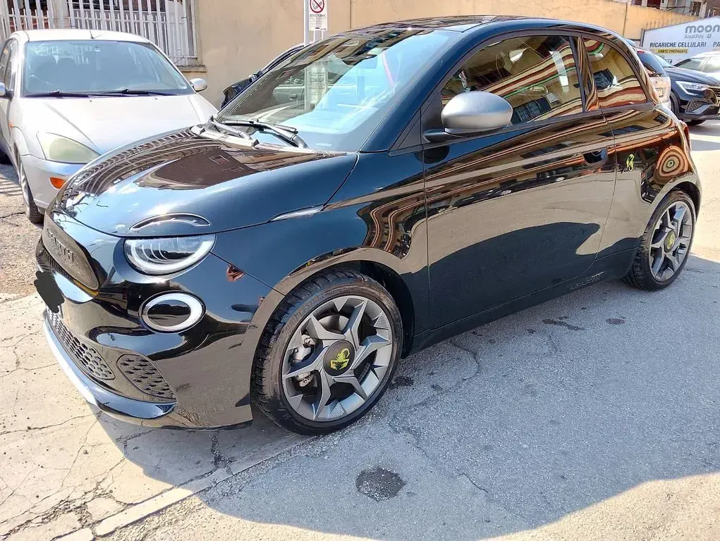 Gebraucht Abarth 500e 114 kW (155 PS) 2024 Schwarz Kleinwagen