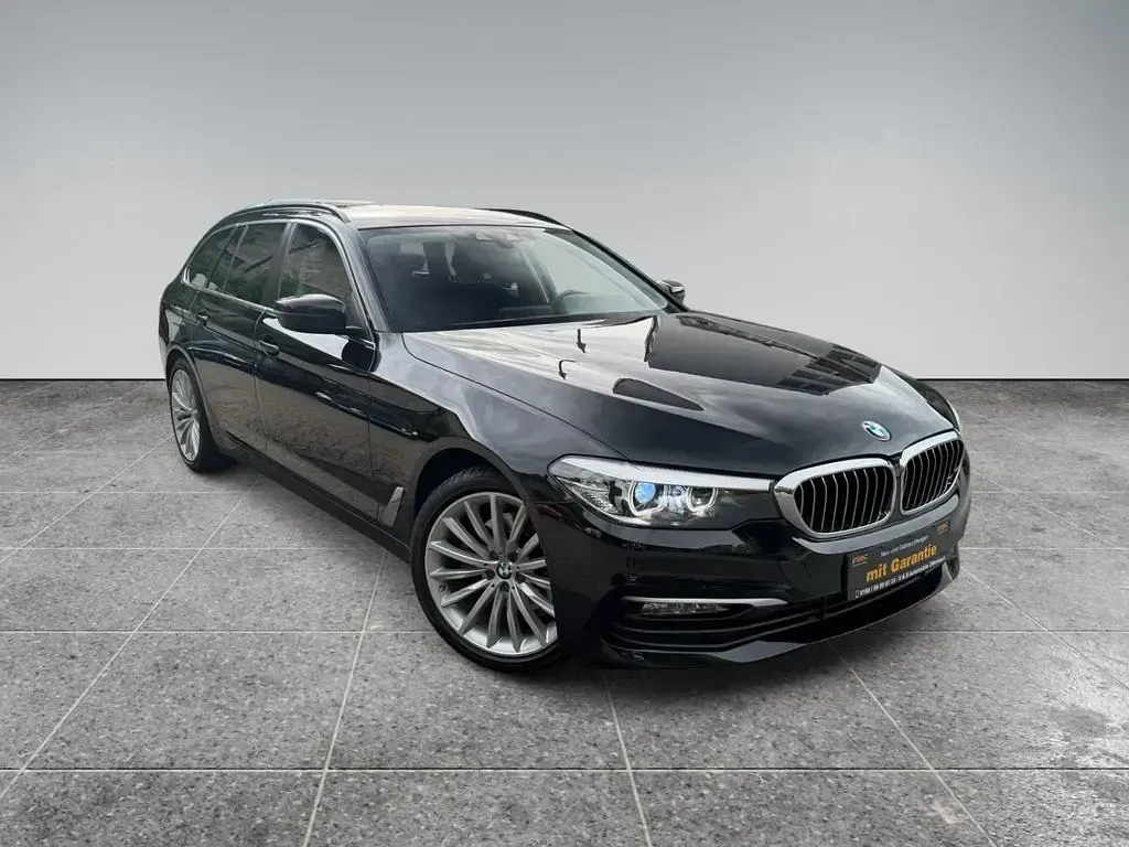 Gebraucht BMW 520 Performance 190 PS (139 kW) 2018 Saphirschwarz Kombi