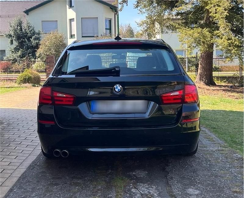 Gebraucht BMW 520 184 PS (135 kW) 2013 Schwarz Kombi