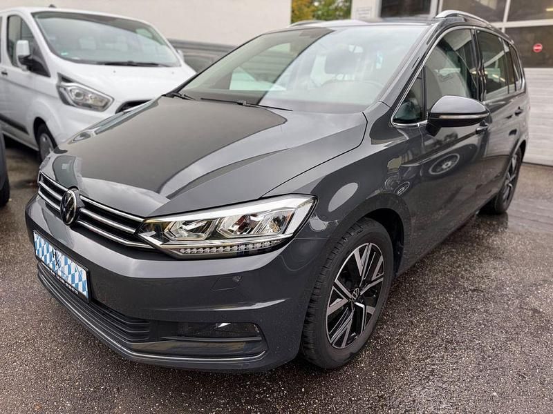 Grau Gebraucht 2020 VW Touran Highline Van / Kleinbus | 24.799 € (Guter Preis) - Bild 1/4