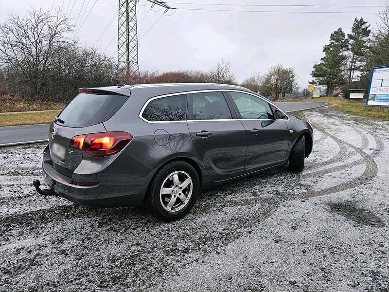Gebraucht Opel Astra 165 PS (121 kW) 2012 Schwarz Limousine