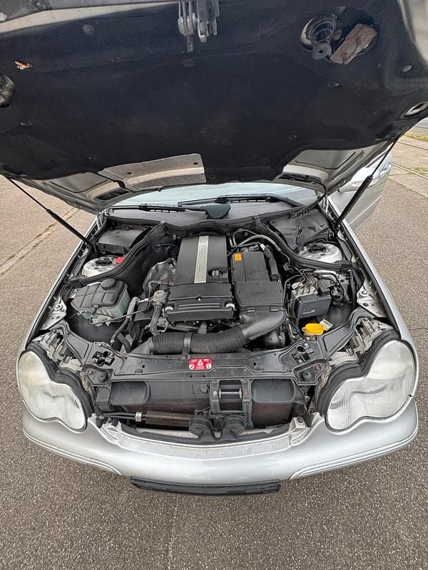 Gebraucht Mercedes C200 163 PS (119 kW) 2003 Silber Limousine