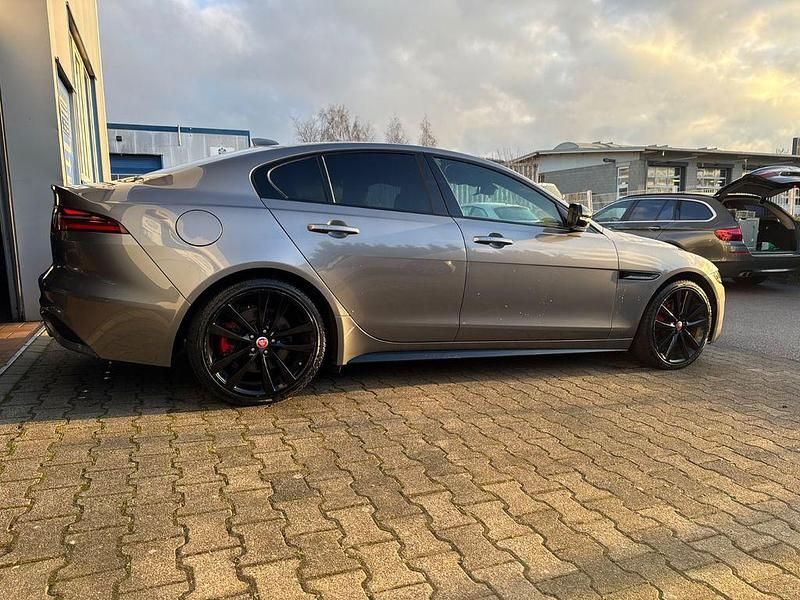 Gebraucht Jaguar XE R-Dynamic 250 PS (183 kW) 2022 Grau Limousine