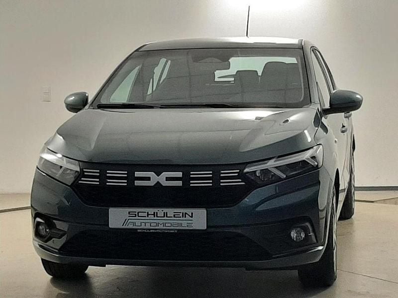 Oxidgrün Gebraucht 2025 Dacia Sandero Expression Limousine | 14.980 € (Superpreis) - Bild 1/4