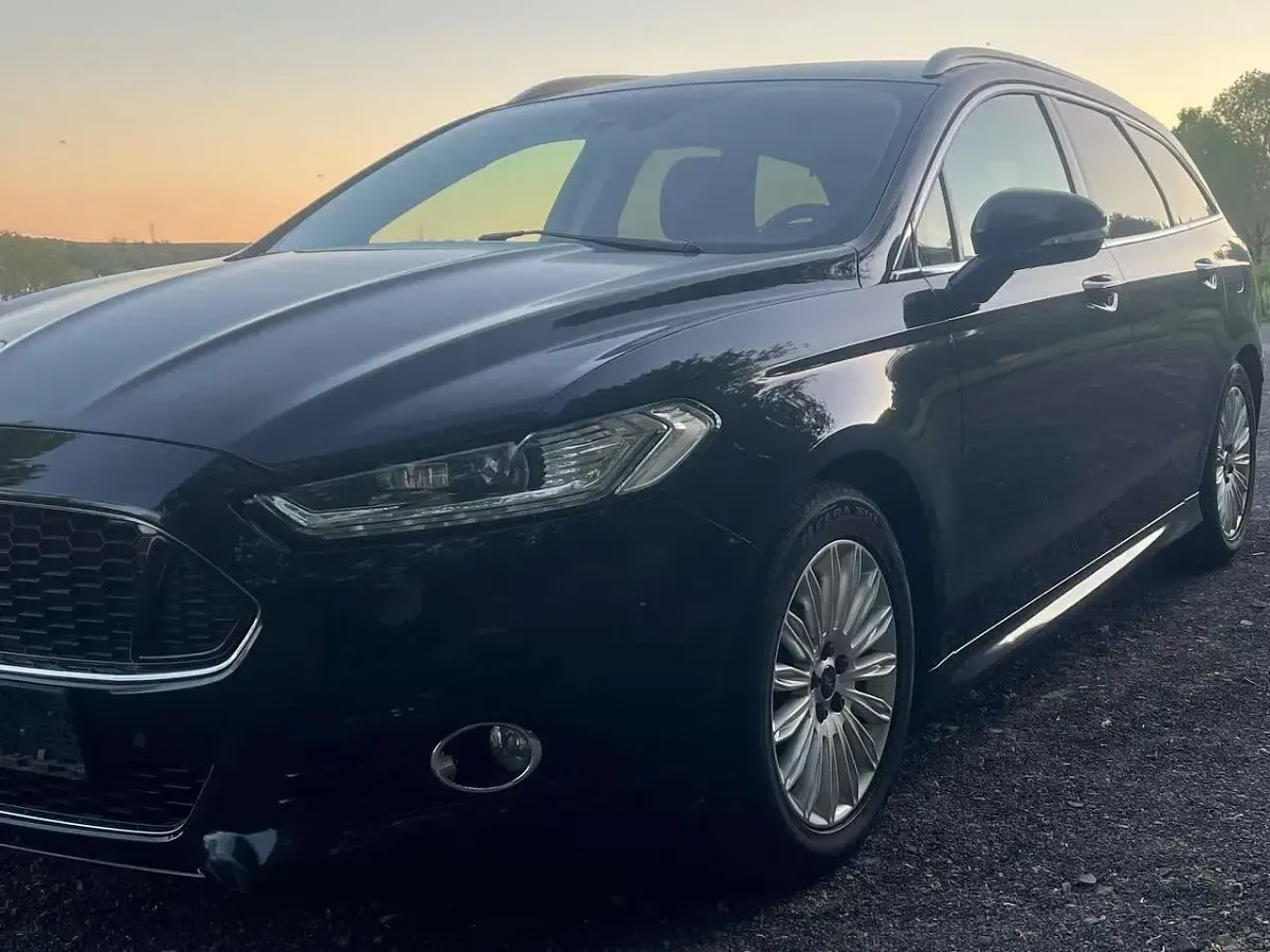 Gebraucht Ford Mondeo Titanium 150 PS (110 kW) 2015 Schwarz Kombi