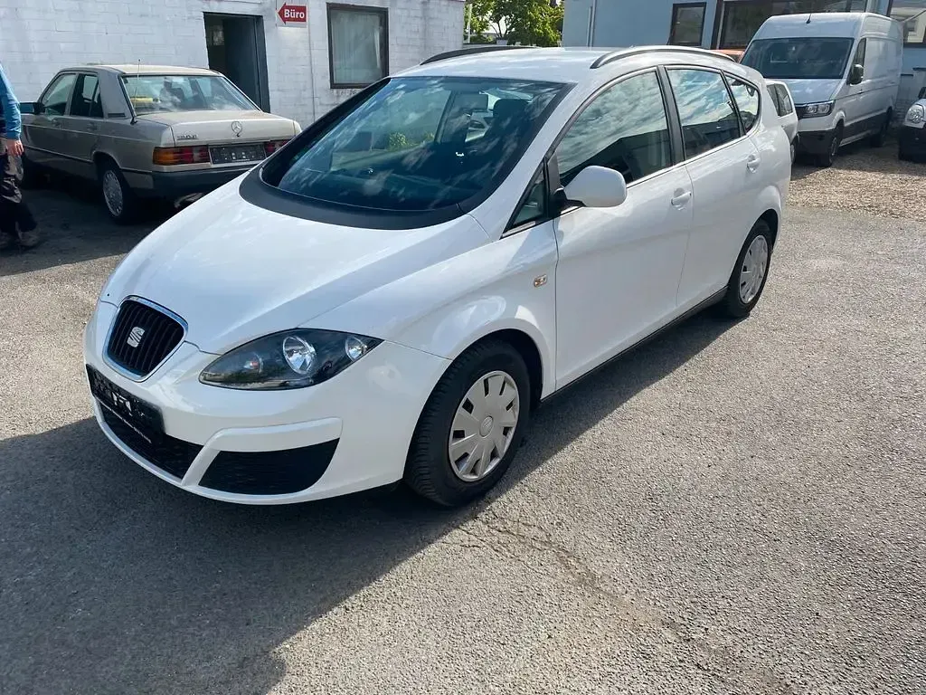 Gebraucht Seat Altea XL Reference 105 PS (77 kW) 2012 Weiß Van / Kleinbus