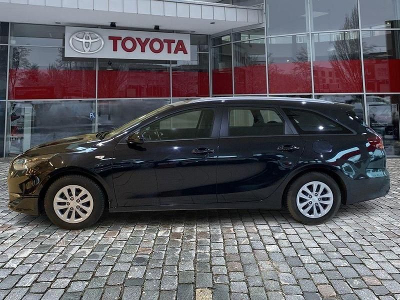 Gebraucht Kia Ceed 160 PS (117 kW) 2023 (1k) black pearl m (metallic) Kleinwagen