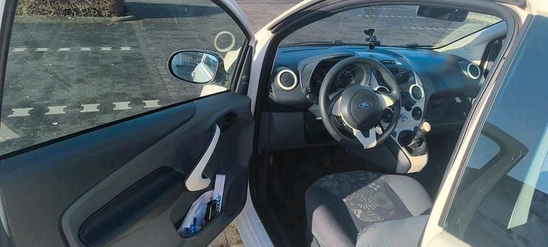 Gebraucht Ford Ka 69 PS (50 kW) 2015 Weiß Limousine