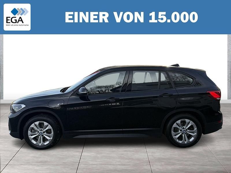 Schwarz metallic Gebraucht 2021 BMW X1 Advantage SUV | 29.100 € (Teuer) - Bild 1/1