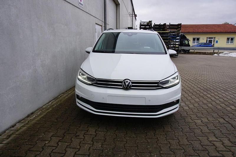 Neu VW Touran 150 PS (110 kW) 2026 Weiß Van / Kleinbus